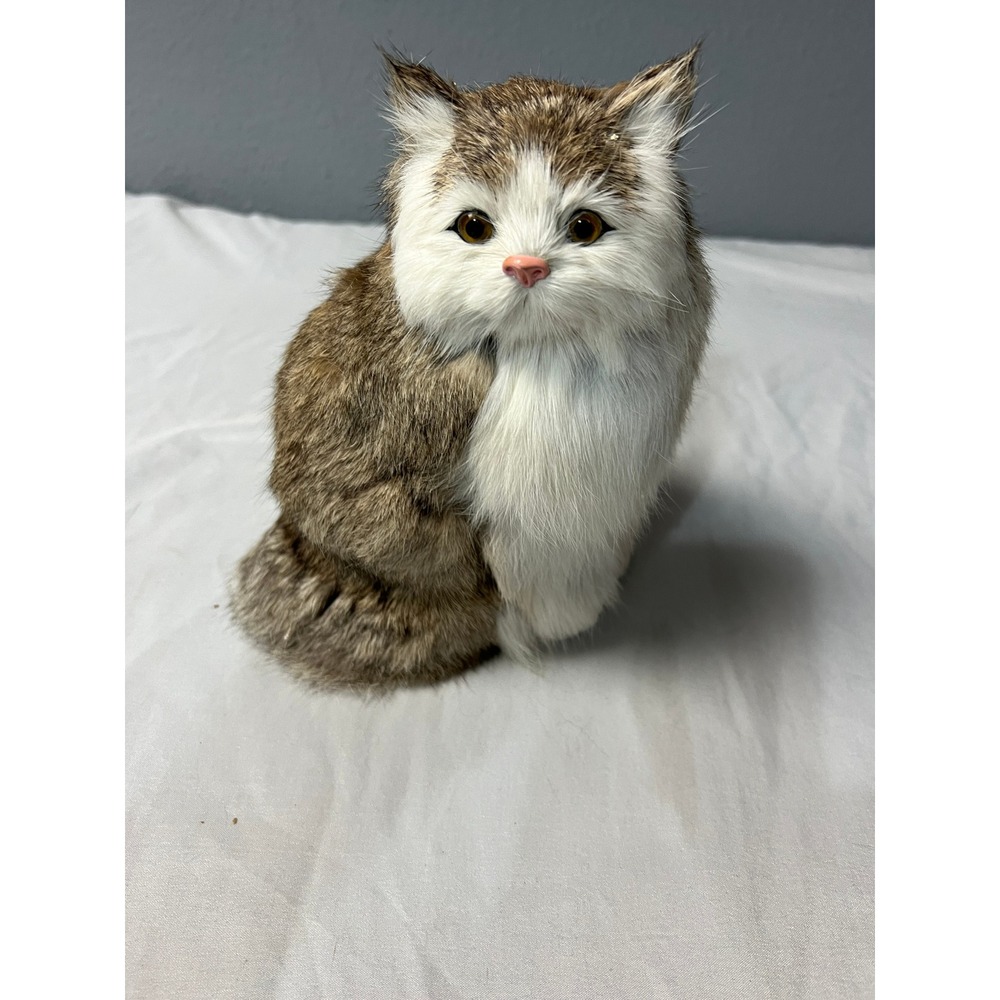 Coffee Tea & Potpourri Realistic Seated Cat Figurine Brown White Fur 7.5 Inch